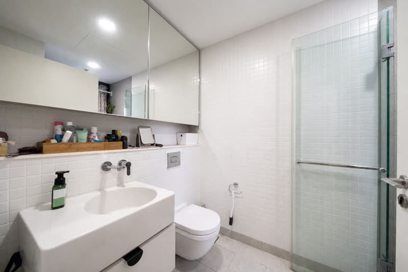 Jui Residences, 1177 Serangoon Road, 3 Bedrooms, 893 sqft, Condominium For Sale, by Jamie Sitoh, 500207638 - Master Bathroom - PropertyGuru.com.sg