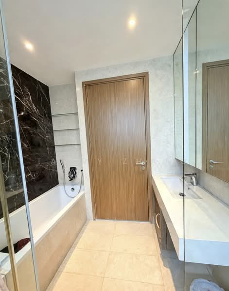 Alana, Sunrise Terrace, 4 Bedrooms, 3,057 sqft, Terraced House For Sale, by Tammy Zhang, 500207651 - Bathroom - PropertyGuru.com.sg