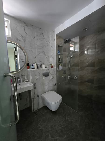 Serangoon Garden Estate, , 4 Bedrooms, 4,000 sqft, Corner Terrace For Rent, by Linda Teo, 500207655 - Bathroom - PropertyGuru.com.sg