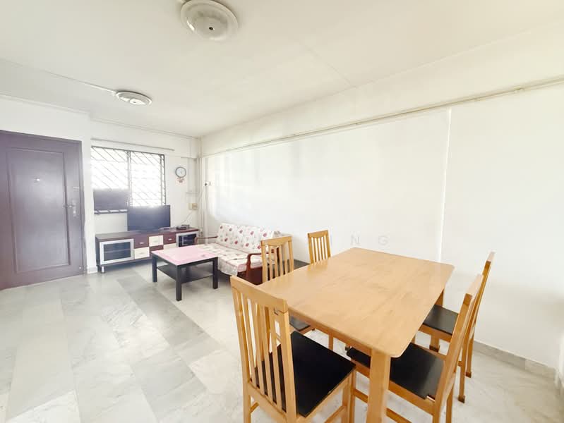 576 Ang Mo Kio Avenue 10, 576 Ang Mo Kio Avenue 10, 2 Bedrooms, 872 sqft, HDB Flat For Rent, by Leeon Ling, 500207660 - Living Room - PropertyGuru.com.sg