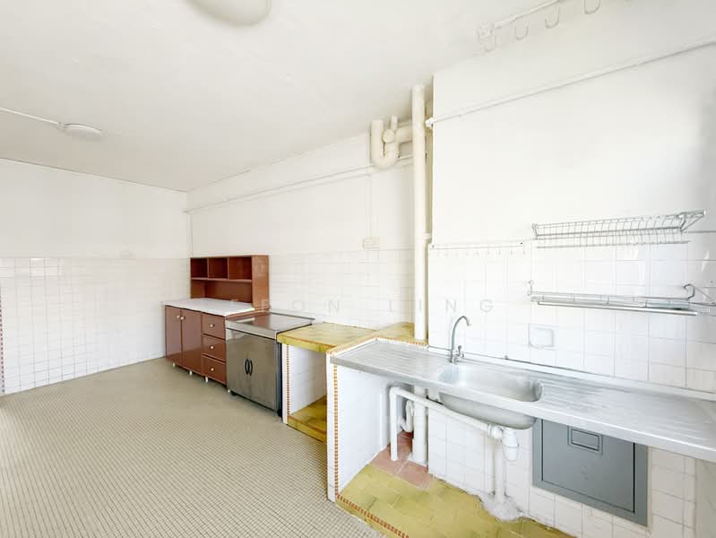 576 Ang Mo Kio Avenue 10, 576 Ang Mo Kio Avenue 10, 2 Bedrooms, 872 sqft, HDB Flat For Rent, by Leeon Ling, 500207660 - Kitchen - PropertyGuru.com.sg