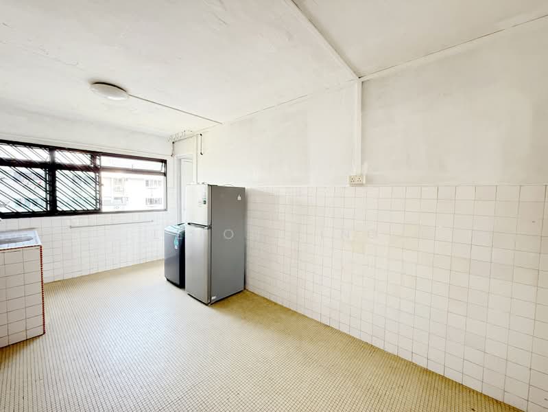 576 Ang Mo Kio Avenue 10, 576 Ang Mo Kio Avenue 10, 2 Bedrooms, 872 sqft, HDB Flat For Rent, by Leeon Ling, 500207660 - Kitchen - PropertyGuru.com.sg