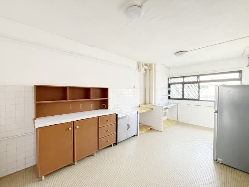 576 Ang Mo Kio Avenue 10, 576 Ang Mo Kio Avenue 10, 2 Bedrooms, 872 sqft, HDB Flat For Rent, by Leeon Ling, 500207660 - Kitchen - PropertyGuru.com.sg