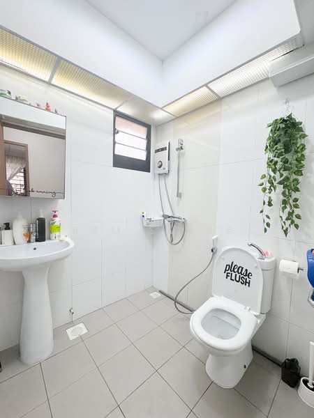 463A Bukit Batok Street 41, 463A Bukit Batok Street 41, 3 Bedrooms, 1,001 sqft, HDB Flat For Sale, by Ram Subra, 500207661 - Bathroom - PropertyGuru.com.sg
