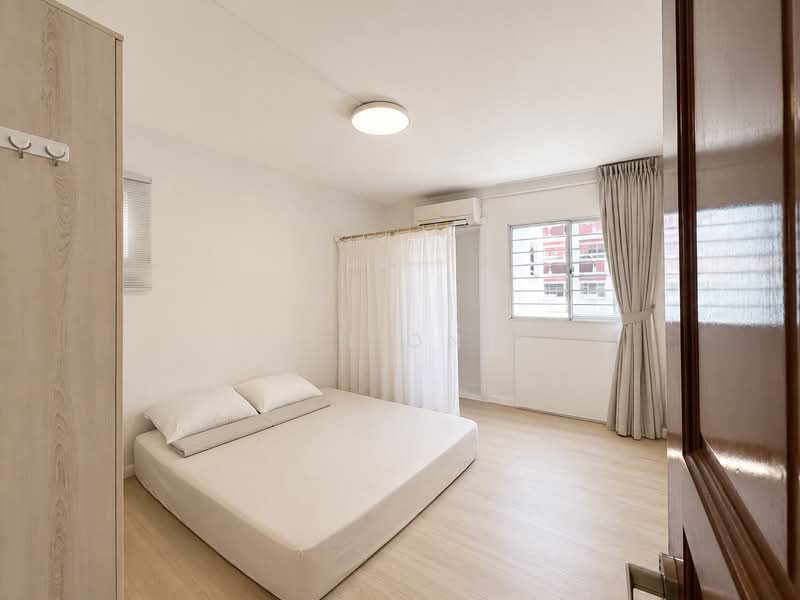 417 Bukit Batok West Avenue 4, 417 Bukit Batok West Avenue 4, 3 Bedrooms, 1,119 sqft, HDB Flat For Sale, by Jin Ong, 500207669 - Bedroom - PropertyGuru.com.sg
