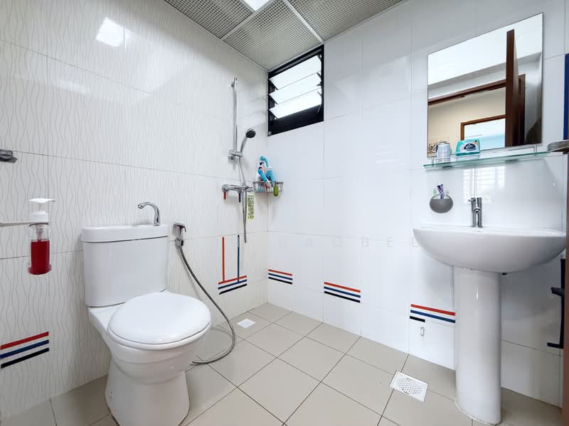 998A Buangkok Crescent, 998A Buangkok Crescent, 3 Bedrooms, 1,011 sqft, HDB Flat For Sale, by Nazri Baobed, 500207674 - Bathroom - PropertyGuru.com.sg