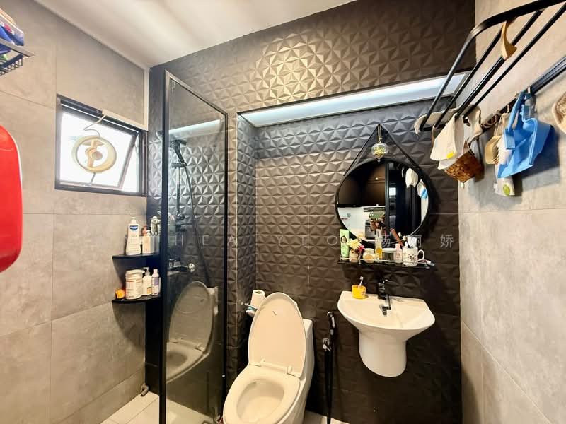 19 Jalan Tenteram, 19 Jalan Tenteram, 3 Bedrooms, 1,130 sqft, HDB Flat For Sale, by Anthea Yeo 杨丽娇, 500207701 - Bathroom - PropertyGuru.com.sg