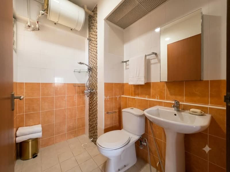 61B Strathmore Avenue, 61B Strathmore Avenue, 3 Bedrooms, 1,012 sqft, HDB Flat For Sale, by Jeremy Peh, 500207710 - Bathroom - PropertyGuru.com.sg
