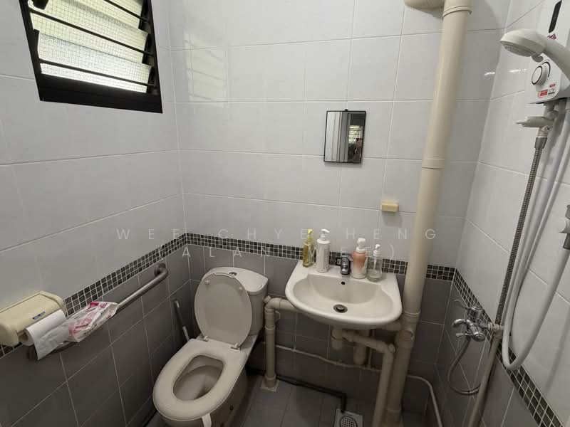 608 Clementi West Street 1, 608 Clementi West Street 1, 2 Bedrooms, 732 sqft, HDB Flat For Rent, by Wee Chye Heng (Alan Wee), 500207724 - Bathroom - PropertyGuru.com.sg