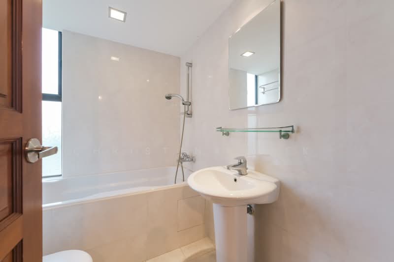 Pandan Valley, 4 Pandan Valley, 4 Bedrooms, 3,391 sqft, Condominium For Sale, by Christina Quek, 500207728 - Bathroom - PropertyGuru.com.sg