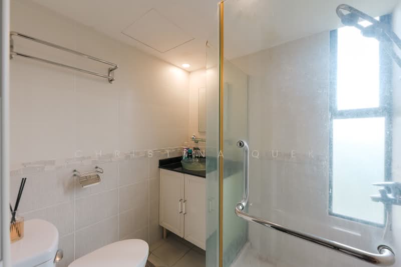 Pandan Valley, 4 Pandan Valley, 4 Bedrooms, 3,391 sqft, Condominium For Sale, by Christina Quek, 500207728 - Bathroom - PropertyGuru.com.sg
