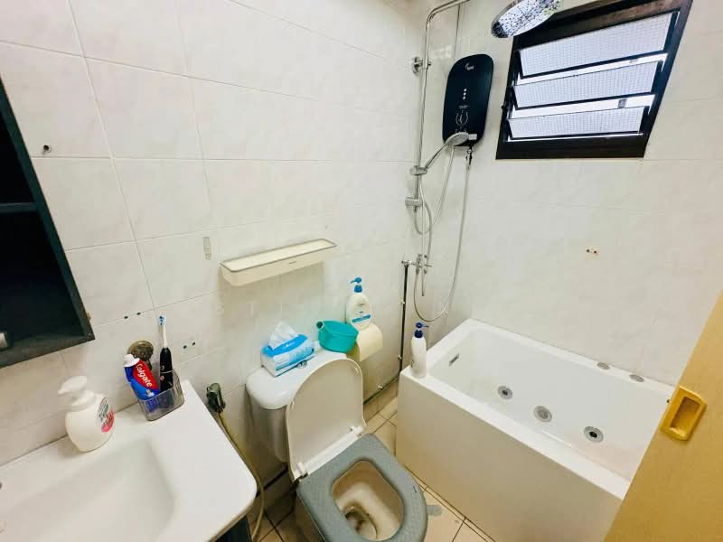 663C Jurong West Street 65, 663C Jurong West Street 65, 3 Bedrooms, 1,184 sqft, HDB Flat For Sale, by Steven NG, 500207743 - Bathroom - PropertyGuru.com.sg