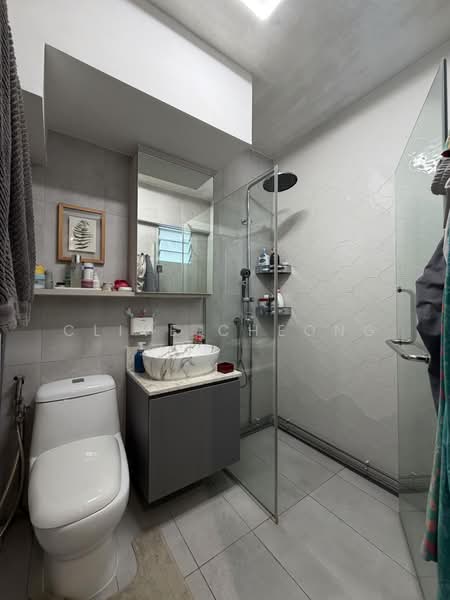 160 Bedok South Avenue 3, 160 Bedok South Avenue 3, 3 Bedrooms, 1,572 sqft, HDB Flat For Sale, by Clive Cheong, 500207747 - Bathroom - PropertyGuru.com.sg