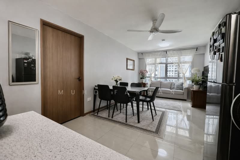 409A Northshore Drive, 409A Northshore Drive, 2 Bedrooms, 721 sqft, HDB Flat For Sale, by Muhd Farhan, 500207764 - Living Room - PropertyGuru.com.sg