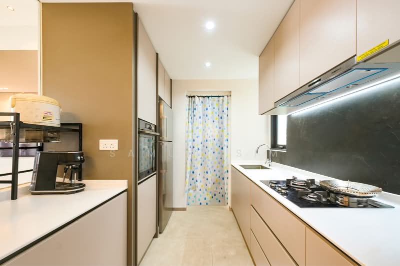 Sengkang Grand Residences, 72 Compassvale Bow, 3 Bedrooms, 1,023 sqft, Condominium For Sale, by Samuel Sim, 500207770 - Kitchen - PropertyGuru.com.sg