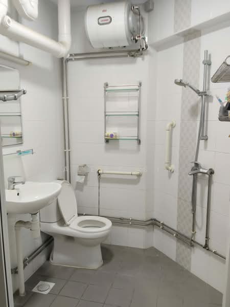 103 Bukit Batok Central, 103 Bukit Batok Central, Room Rental, 100 sqft, HDB Flat For Rent, by Valery Sim, 500207816 - Bathroom - PropertyGuru.com.sg