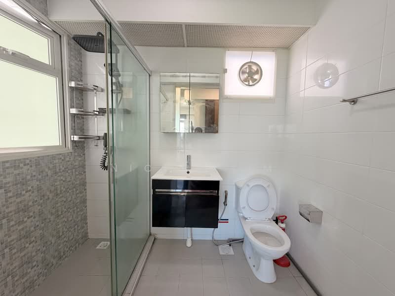 661A Edgedale Plains, 661A Edgedale Plains, 3 Bedrooms, 990 sqft, HDB Flat For Sale, by Nicole Lim, 500207822 - Bathroom - PropertyGuru.com.sg