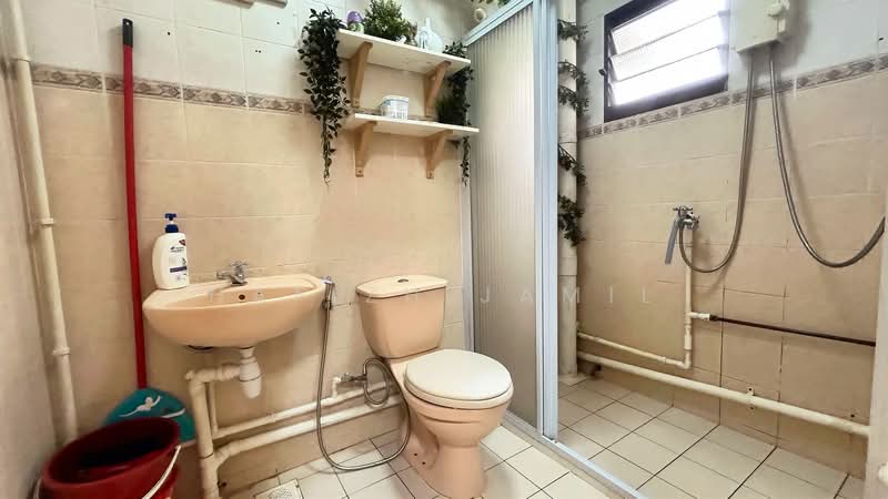 258A Compassvale Road, 258A Compassvale Road, 3 Bedrooms, 1,184 sqft, HDB Flat For Sale, by Hafizh Jamil, 500207828 - Bathroom - PropertyGuru.com.sg