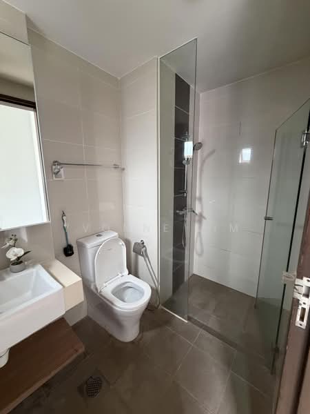 Watercolours, 31 Pasir Ris Link, 3 Bedrooms, 958 sqft, Executive Condominium For Rent, by Yvonne Lim, 500207855 - Bathroom - PropertyGuru.com.sg