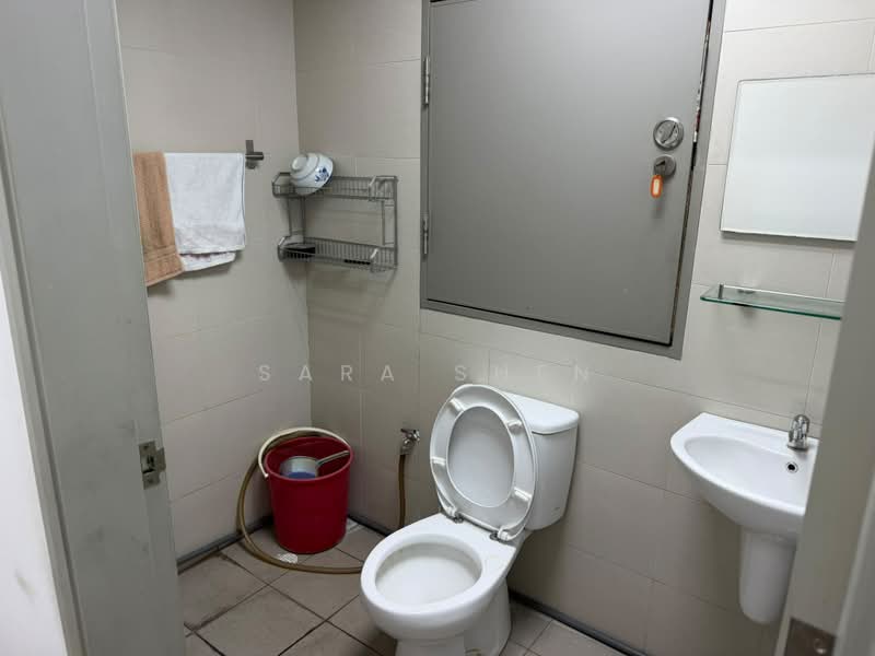 One Commonwealth, 1 Commonwealth Lane, 1,281 sqft, Light Industrial (B1) For Rent, by Sara Shen, 500207856 - Bathroom - CommercialGuru.com.sg