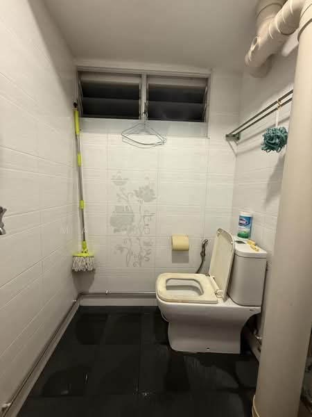 344 Ang Mo Kio Avenue 3, 344 Ang Mo Kio Avenue 3, 3 Bedrooms, 1,055 sqft, HDB Flat For Sale, by Marcus Goh, 500207858 - Bathroom - PropertyGuru.com.sg