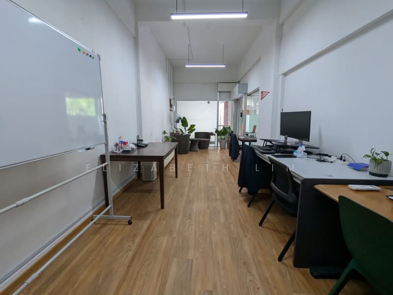 Office for Sale⭐️Mins to Lavender MRT⭐️HDB shop⭐️Non GST, Beach Road / Bugis / Rochor, 334 sqft, Shop / Shophouse For Sale, by Elizabeth Lim, 500207861 - Interior - CommercialGuru.com.sg