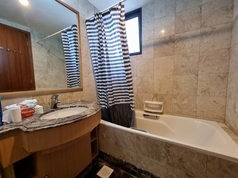 Tanglin View, 150 Prince Charles Crescent, Room Rental, 150 sqft, Condominium For Rent, by Gupta Sameer Raj, 500207868 - Bathroom - PropertyGuru.com.sg