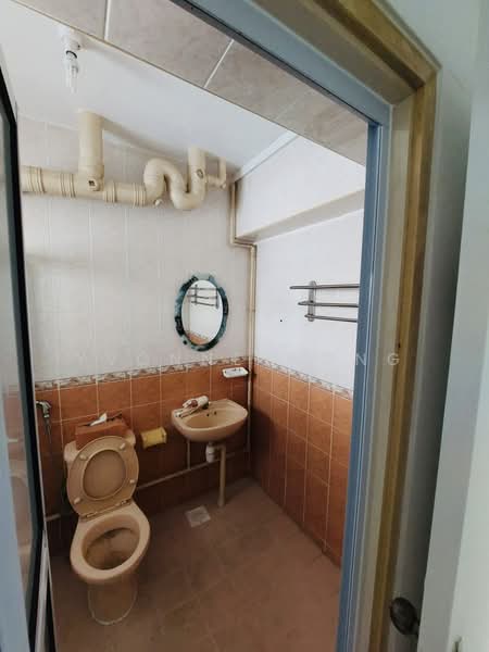 177 Yung Sheng Road, 177 Yung Sheng Road, 3 Bedrooms, 1,249 sqft, HDB Flat For Rent, by Yvonne Wong, 500207919 - Bathroom - PropertyGuru.com.sg