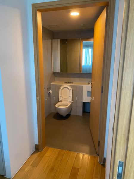Eight Riversuites, 2 Whampoa East, 1 Bedroom, 441 sqft, Condominium For Rent, by Ruth Lim, 500207930 - Bathroom - PropertyGuru.com.sg