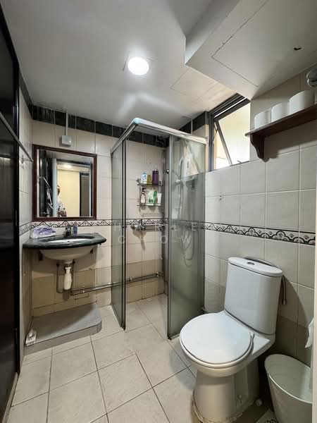 Aquarius By The Park, 5 Bedok Reservoir View, Room Rental, 100 sqft, Condominium For Rent, by Charles Chow, 500207932 - Bathroom - PropertyGuru.com.sg