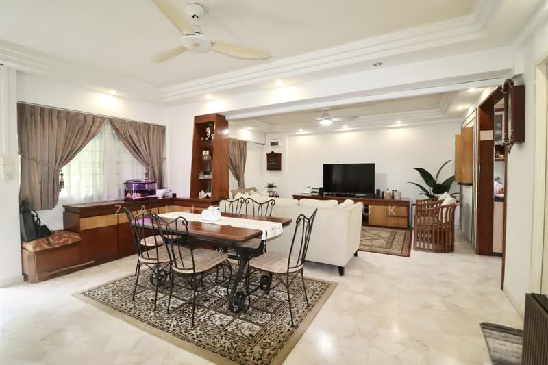 353 Tampines Street 33, 353 Tampines Street 33, 3 Bedrooms, 1,152 sqft, HDB Flat For Sale, by Zahidah Sauki, 500207937 - Living Room - PropertyGuru.com.sg