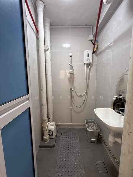 Toa Payoh Town Centre, Toa Payoh Central, 710 sqft, Office For Rent, by Audrey Gan, 500207938 - Bathroom - CommercialGuru.com.sg