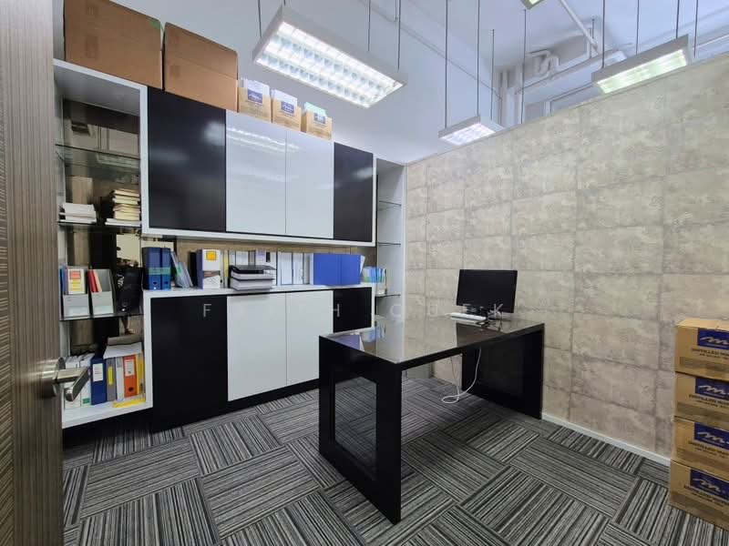 Tradehub 21, 18 Boon Lay Way, 1,485 sqft, Light Industrial (B1) For Sale, by Faith Quek, 500207966 - CommercialGuru.com.sg