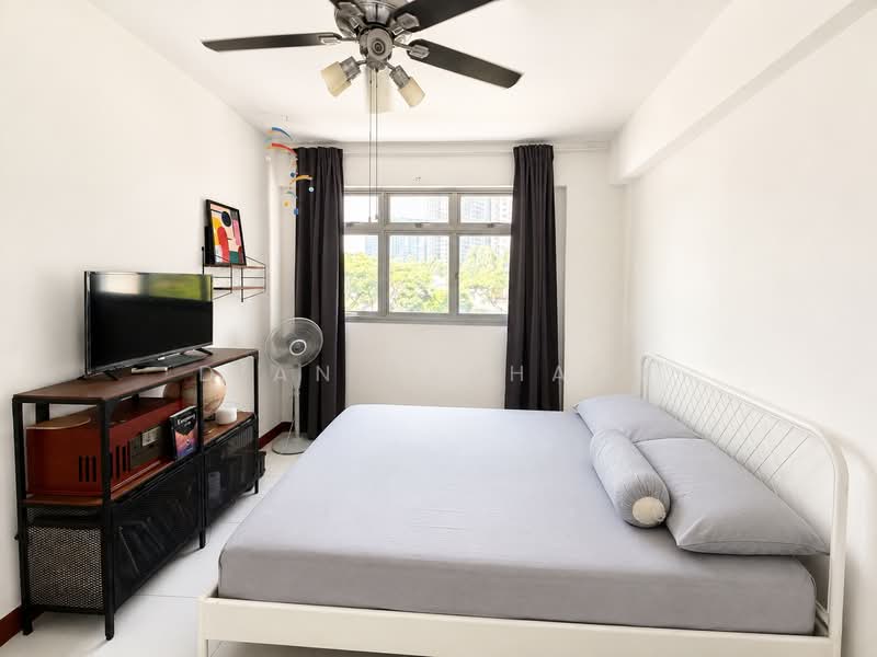 450A Sengkang West Way, 450A Sengkang West Way, 3 Bedrooms, 990 sqft, HDB Flat For Sale, by Dian Farhana, 500207968 - Master Bedroom - PropertyGuru.com.sg