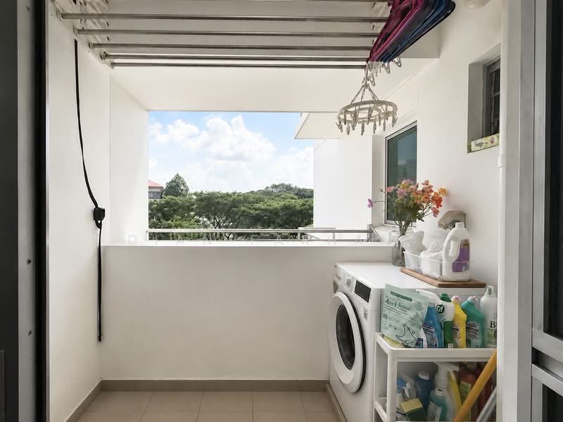 450A Sengkang West Way, 450A Sengkang West Way, 3 Bedrooms, 990 sqft, HDB Flat For Sale, by Dian Farhana, 500207968 - Service Balcony - PropertyGuru.com.sg