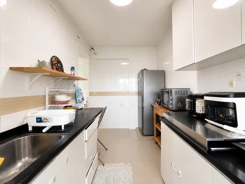 450A Sengkang West Way, 450A Sengkang West Way, 3 Bedrooms, 990 sqft, HDB Flat For Sale, by Dian Farhana, 500207968 - Kitchen - PropertyGuru.com.sg