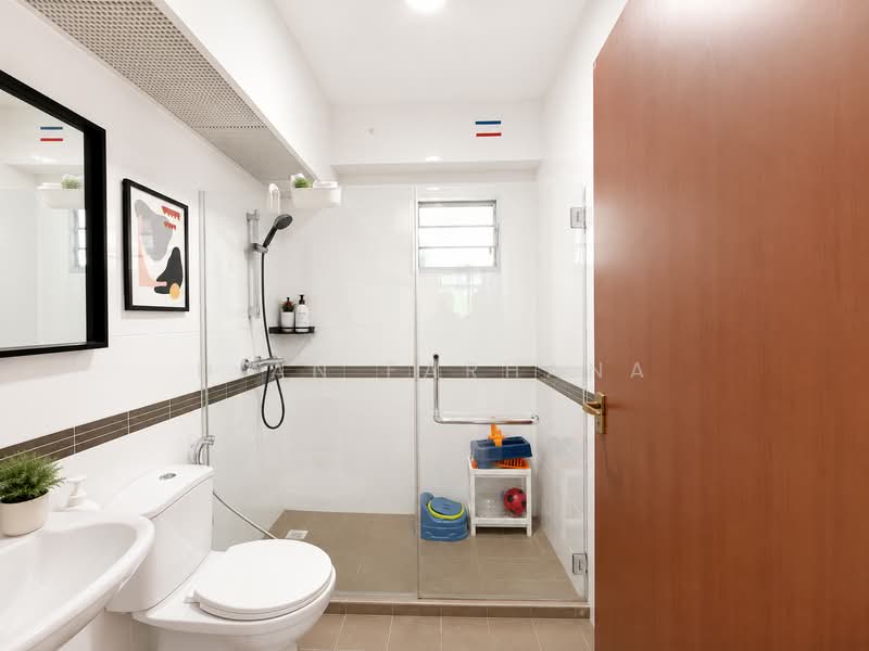 450A Sengkang West Way, 450A Sengkang West Way, 3 Bedrooms, 990 sqft, HDB Flat For Sale, by Dian Farhana, 500207968 - Common Bathroom - PropertyGuru.com.sg