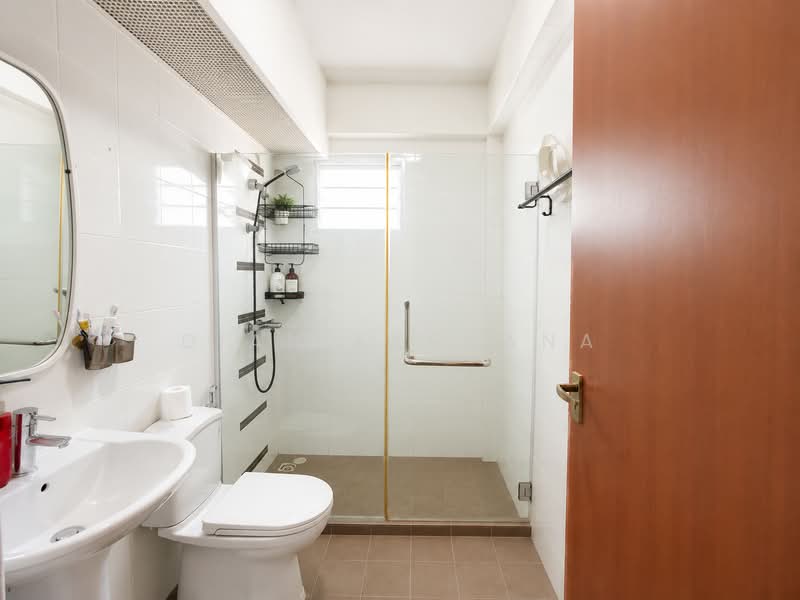 450A Sengkang West Way, 450A Sengkang West Way, 3 Bedrooms, 990 sqft, HDB Flat For Sale, by Dian Farhana, 500207968 - Master Bathroom - PropertyGuru.com.sg