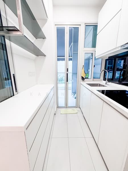 NEWest, 3 West Coast Drive, 4 Bedrooms, 2,433 sqft, Apartment For Sale, by Karen Tan, 500207985 - Kitchen - PropertyGuru.com.sg
