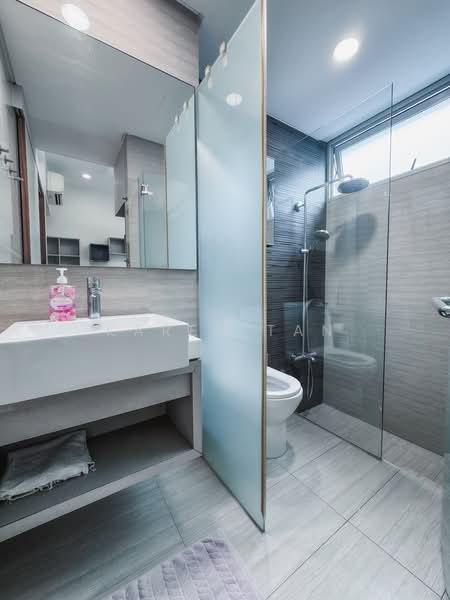 NEWest, 3 West Coast Drive, 4 Bedrooms, 2,433 sqft, Apartment For Sale, by Karen Tan, 500207985 - Bathroom - PropertyGuru.com.sg