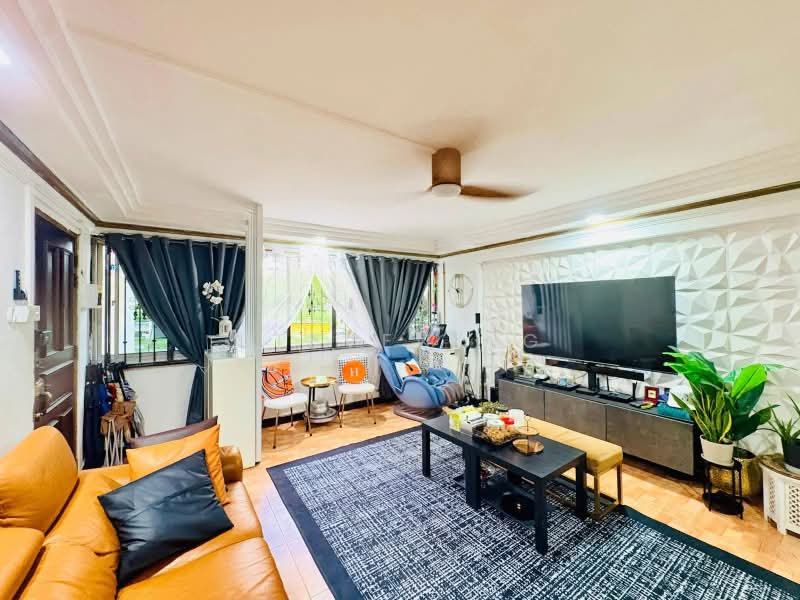 214 Lorong 8 Toa Payoh, 214 Lorong 8 Toa Payoh, 3 Bedrooms, 882 sqft, HDB Flat For Sale, by Steven NG, 500207992 - Living Room - PropertyGuru.com.sg