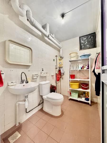 278 Toh Guan Road, 278 Toh Guan Road, 3 Bedrooms, 1,302 sqft, HDB Flat For Sale, by Clarie Lim, 500208019 - Bathroom - PropertyGuru.com.sg