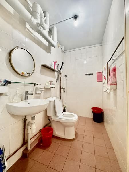 278 Toh Guan Road, 278 Toh Guan Road, 3 Bedrooms, 1,302 sqft, HDB Flat For Sale, by Clarie Lim, 500208019 - Bathroom - PropertyGuru.com.sg