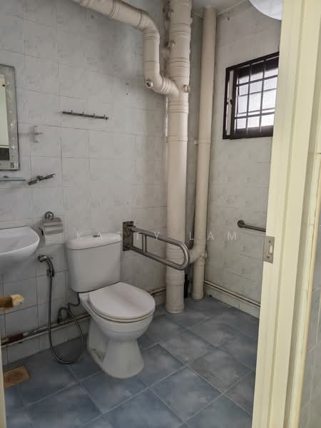 121 Rivervale Drive, 121 Rivervale Drive, 3 Bedrooms, 1,184 sqft, HDB Flat For Sale, by Katty Lam, 500208027 - Bathroom - PropertyGuru.com.sg