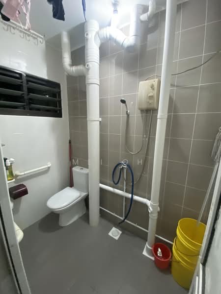 465 Tampines Street 44, 465 Tampines Street 44, Room Rental, 160 sqft, HDB Flat For Rent, by Mei Oh, 500208034 - Bathroom - PropertyGuru.com.sg
