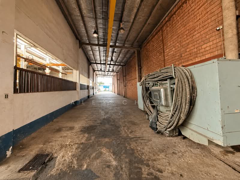 Cheap | Ground Floor | Gul | Overhead Crane | 300Amp Power | 9m Ceiling, Gul, 17,700 sqft, Factory / Workshop (B2) For Rent, by Alex Chan, 500208048 - Corridor - CommercialGuru.com.sg