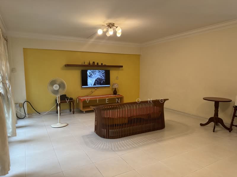 262D Compassvale Street, 262D Compassvale Street, 3 Bedrooms, 1,184 sqft, HDB Flat For Sale, by Vivien Ong, 500208055 - Living Room - PropertyGuru.com.sg