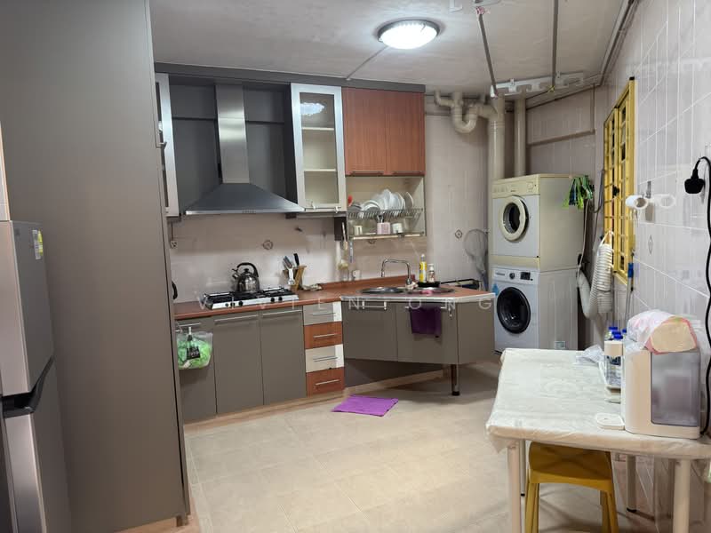 262D Compassvale Street, 262D Compassvale Street, 3 Bedrooms, 1,184 sqft, HDB Flat For Sale, by Vivien Ong, 500208055 - Kitchen - PropertyGuru.com.sg