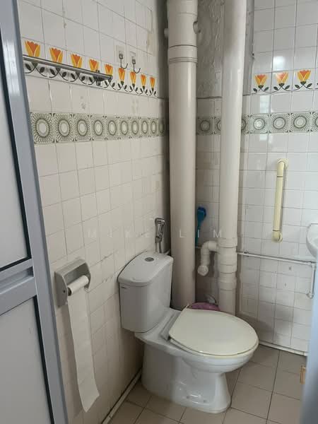 105 Spottiswoode Park Road, 105 Spottiswoode Park Road, Room Rental, 452 sqft, Apartment For Rent, by Mike Lim, 500208058 - Bathroom - PropertyGuru.com.sg