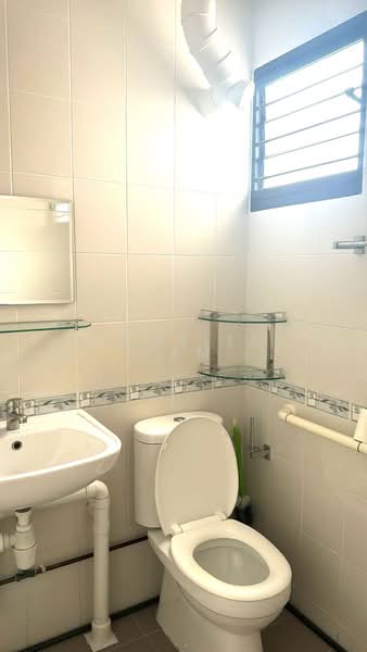 634 Ang Mo Kio Avenue 6, 634 Ang Mo Kio Avenue 6, 3 Bedrooms, 980 sqft, HDB Flat For Sale, by Angelia Yam, 500208070 - Attached Bathroom - PropertyGuru.com.sg